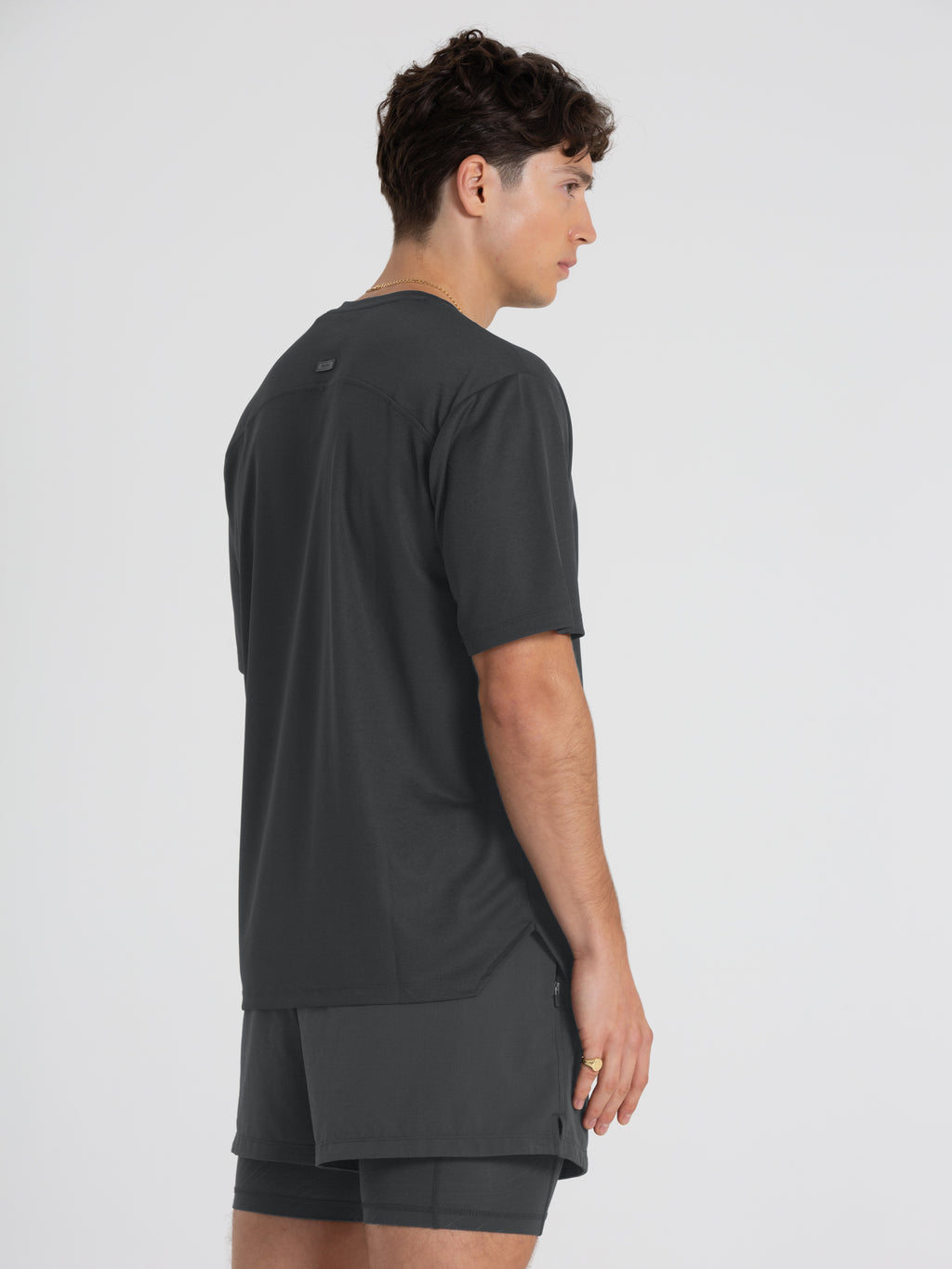 TECHNICAL SHORT SLEEVE CARBON GREY