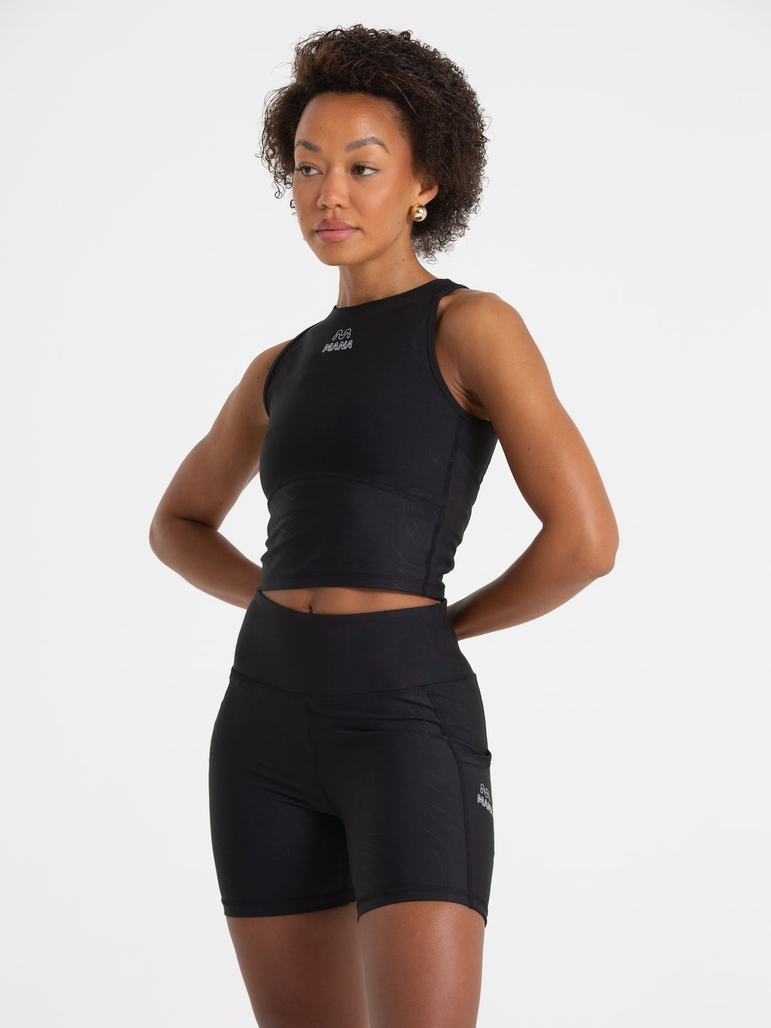 WOMEN'S PERFORMANCE SHORT