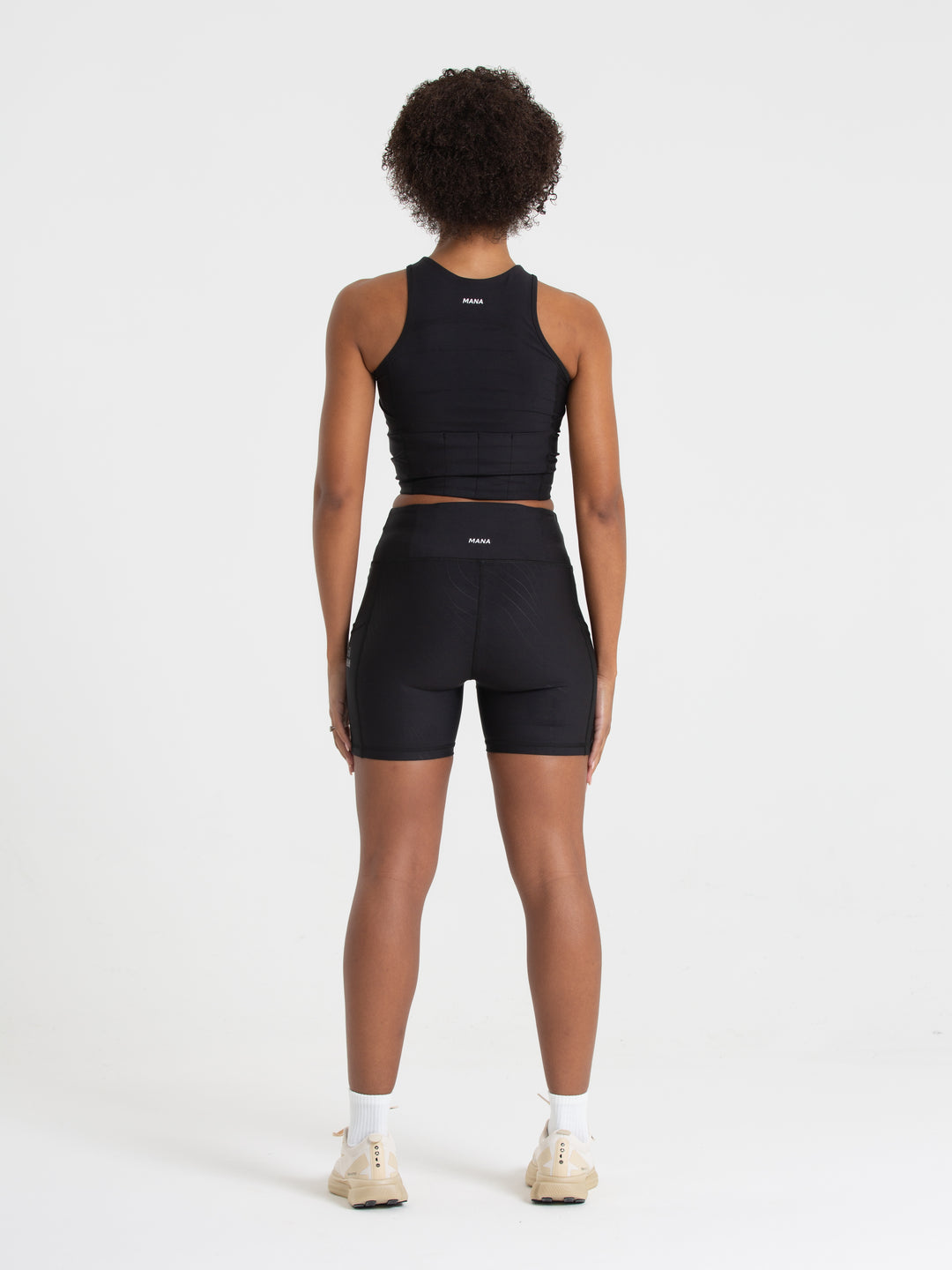 WOMEN'S PERFORMANCE SHORT