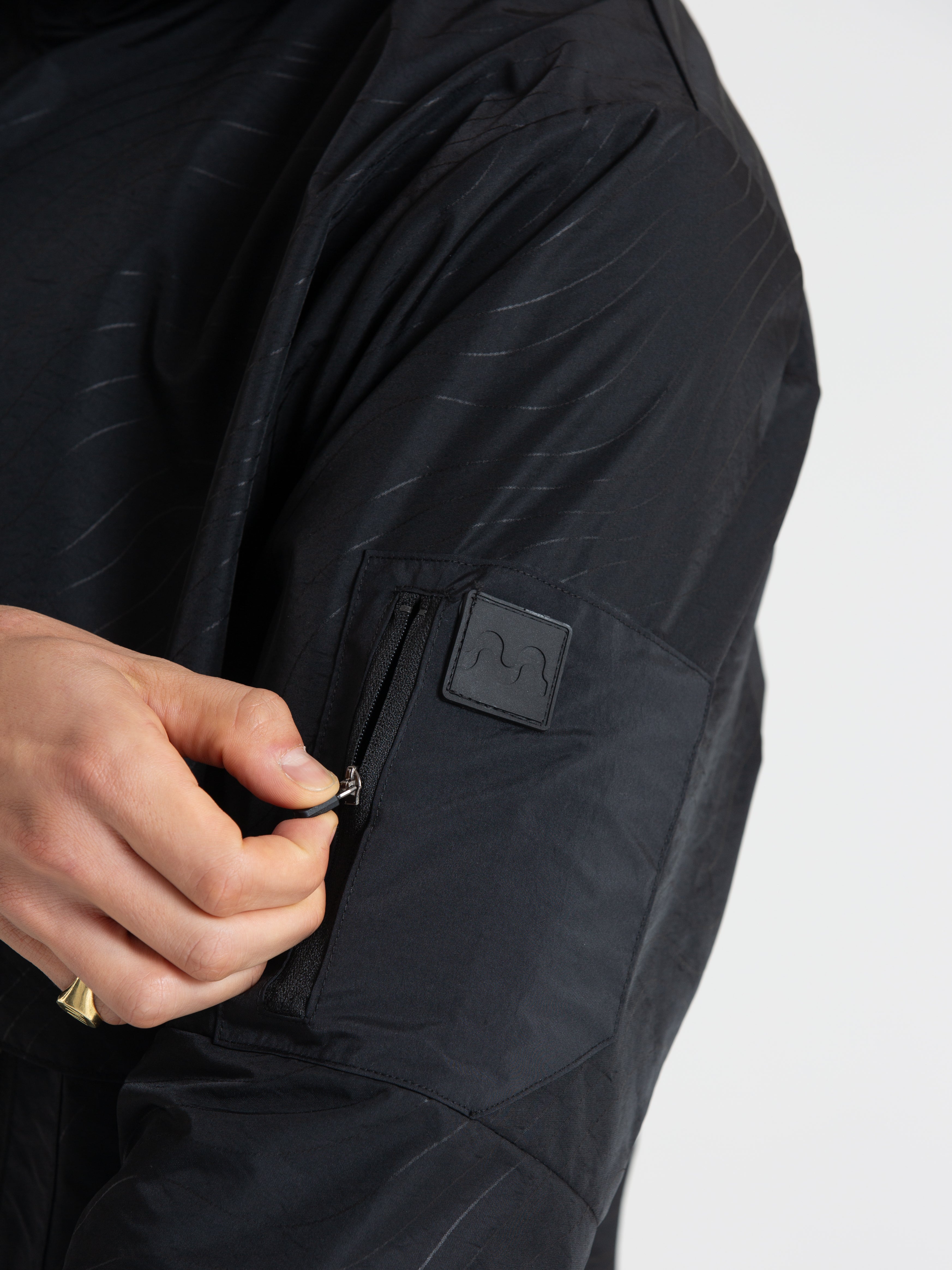 PATHFINDER ENDURANCE JACKET BLACK