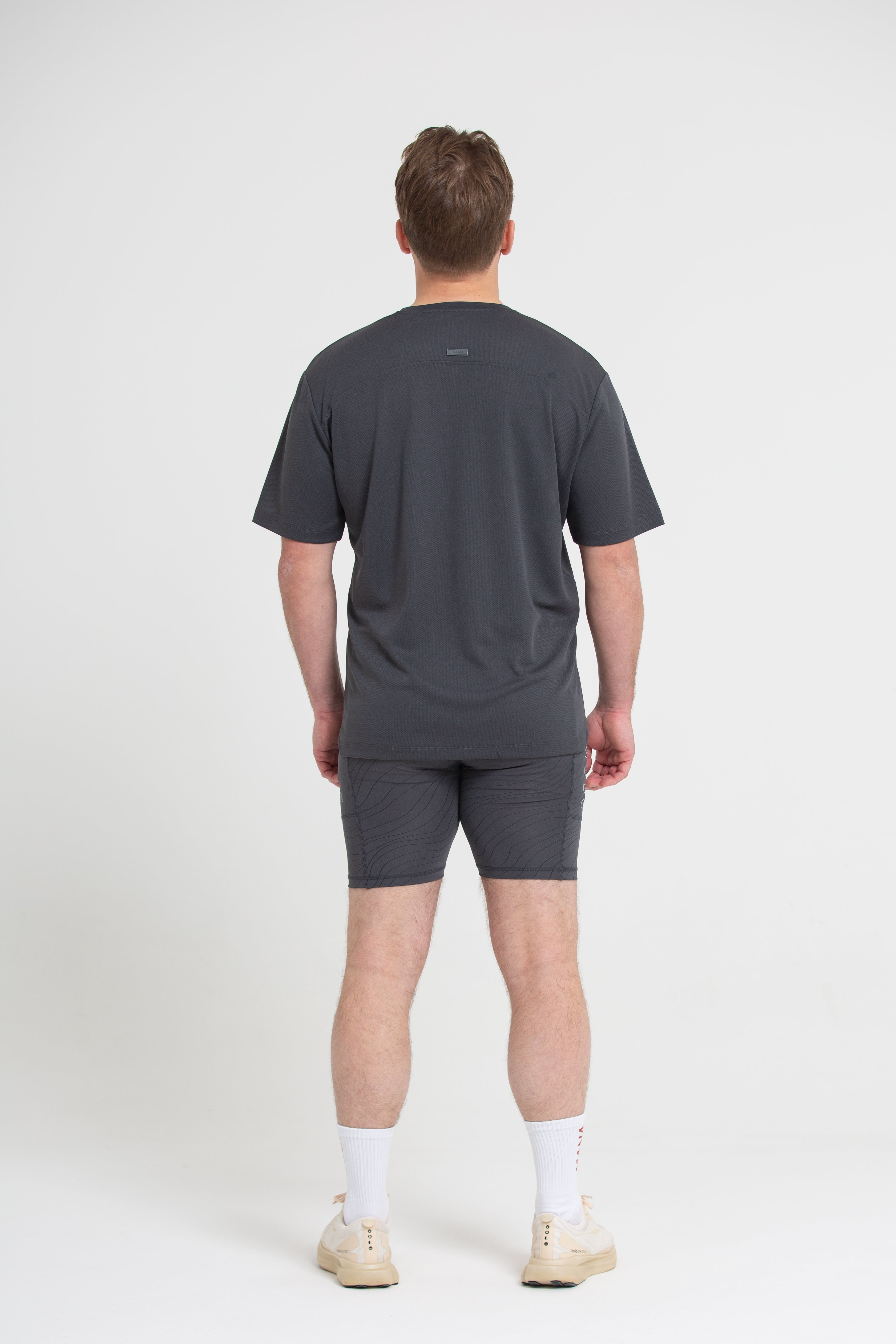 TECHNICAL SHORT SLEEVE CARBON GREY