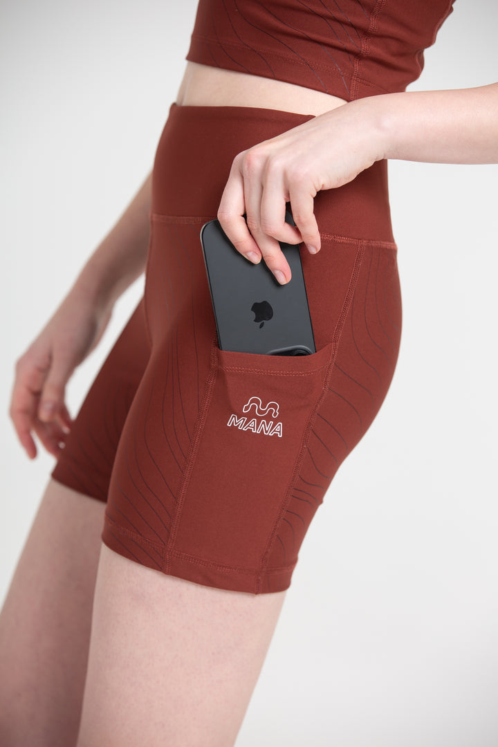 WOMEN'S PERFORMANCE SHORT TRACK RED