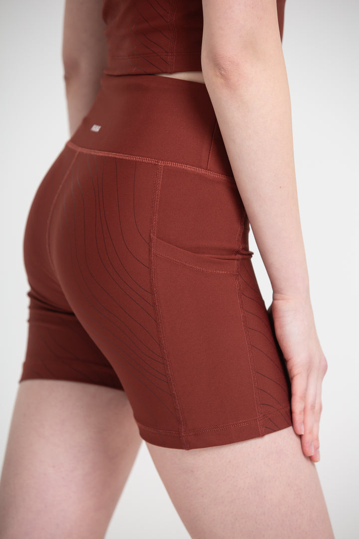 WOMEN'S PERFORMANCE SHORT TRACK RED