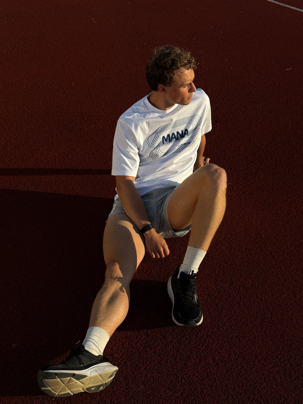 TRACK TEE